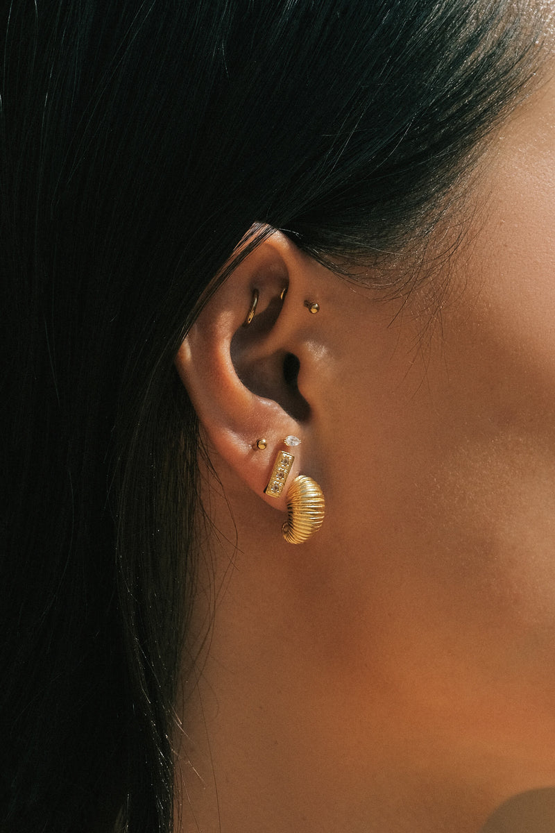 Carbon Bar Stud Oorbel - Goud