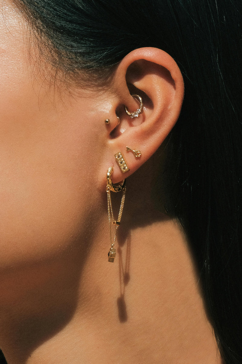 Carbon Bar Stud Oorbel - Goud